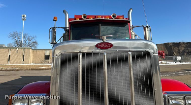 image for item FK1589 2005 Peterbilt 379 dump truck