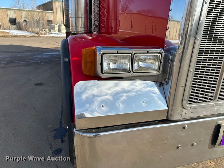 image for item FK1589 2005 Peterbilt 379 dump truck