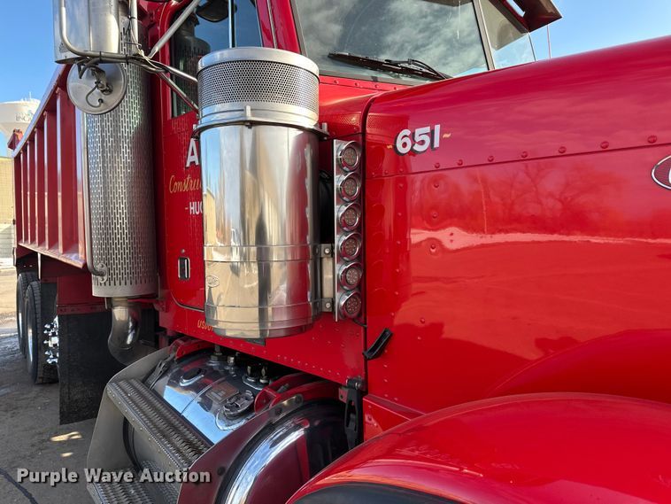 image for item FK1589 2005 Peterbilt 379 dump truck