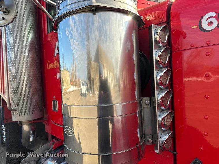 image for item FK1589 2005 Peterbilt 379 dump truck