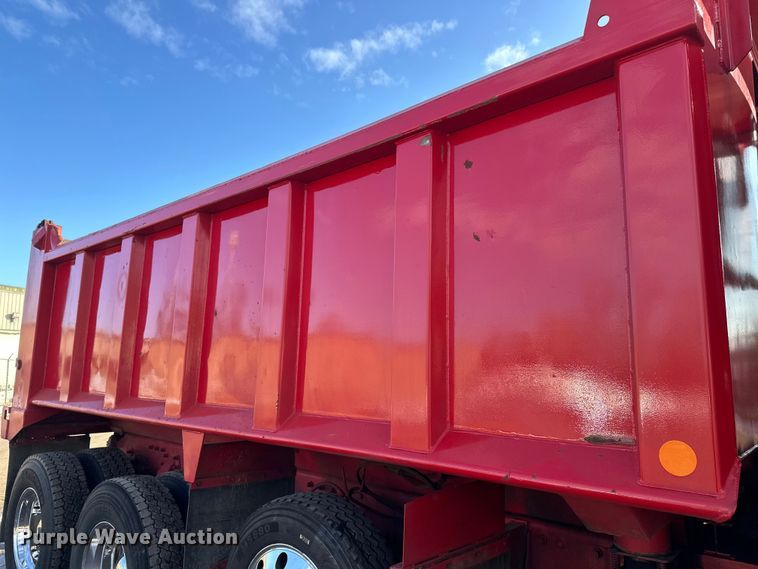 image for item FK1589 2005 Peterbilt 379 dump truck