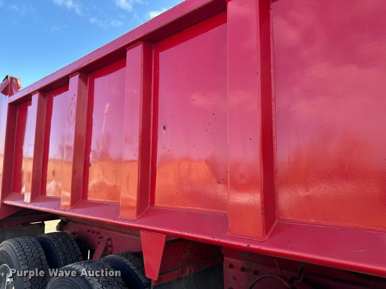 image for item FK1589 2005 Peterbilt 379 dump truck