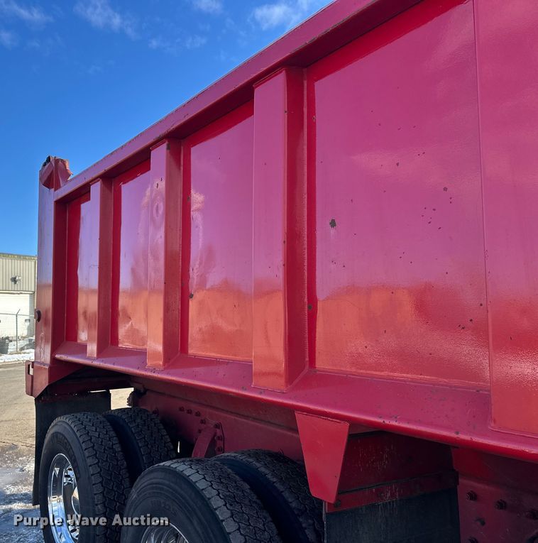 image for item FK1589 2005 Peterbilt 379 dump truck