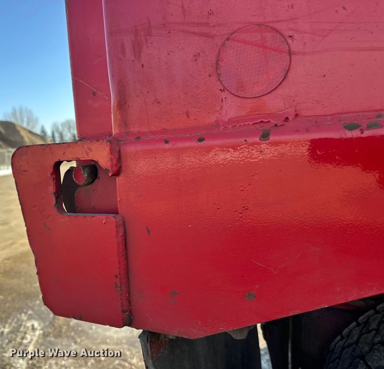 image for item FK1589 2005 Peterbilt 379 dump truck