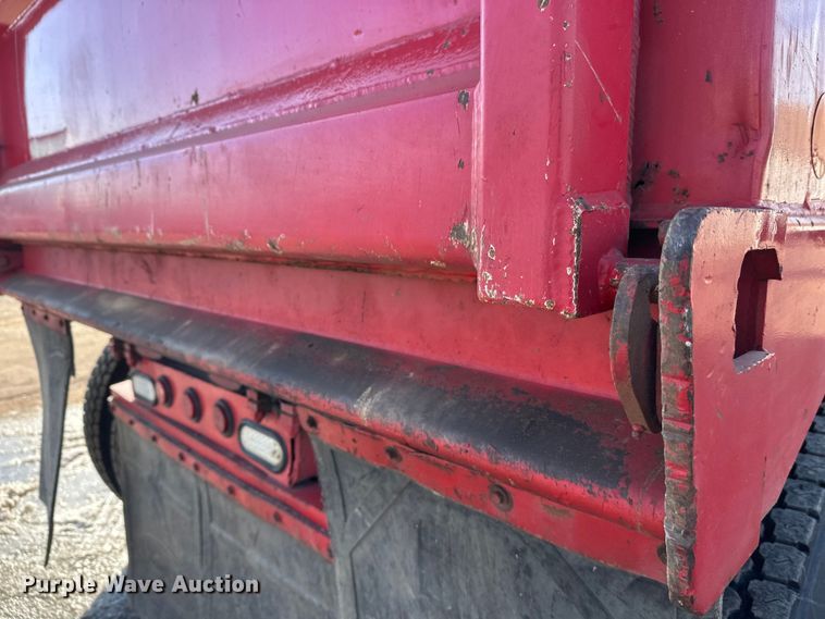 image for item FK1589 2005 Peterbilt 379 dump truck