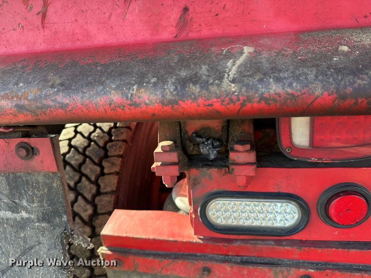 image for item FK1589 2005 Peterbilt 379 dump truck