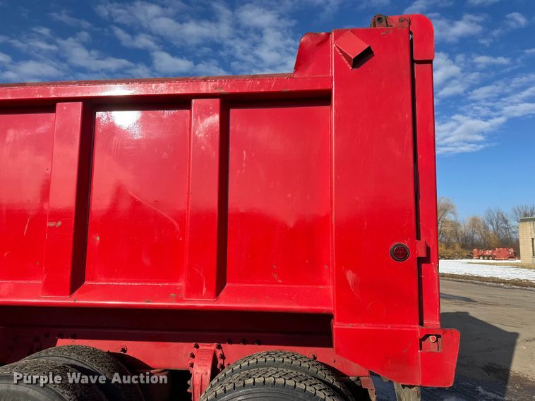 image for item FK1589 2005 Peterbilt 379 dump truck