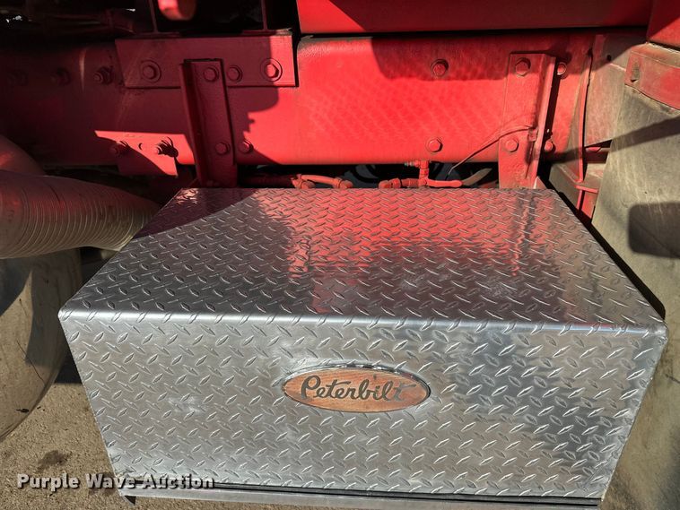 image for item FK1589 2005 Peterbilt 379 dump truck