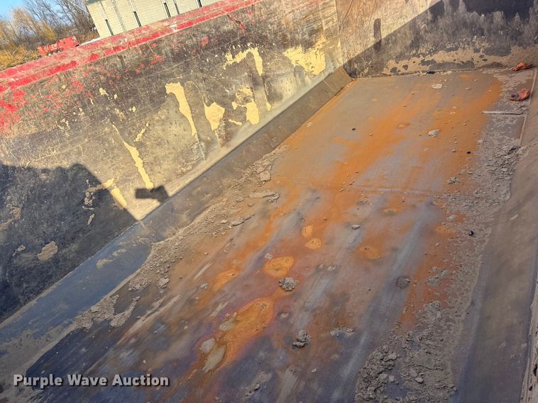 image for item FK1589 2005 Peterbilt 379 dump truck