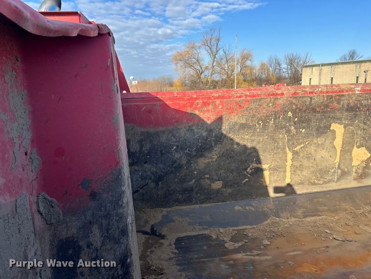 image for item FK1589 2005 Peterbilt 379 dump truck