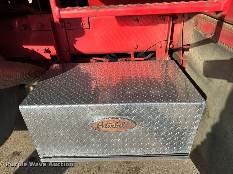 image for item FK1589 2005 Peterbilt 379 dump truck