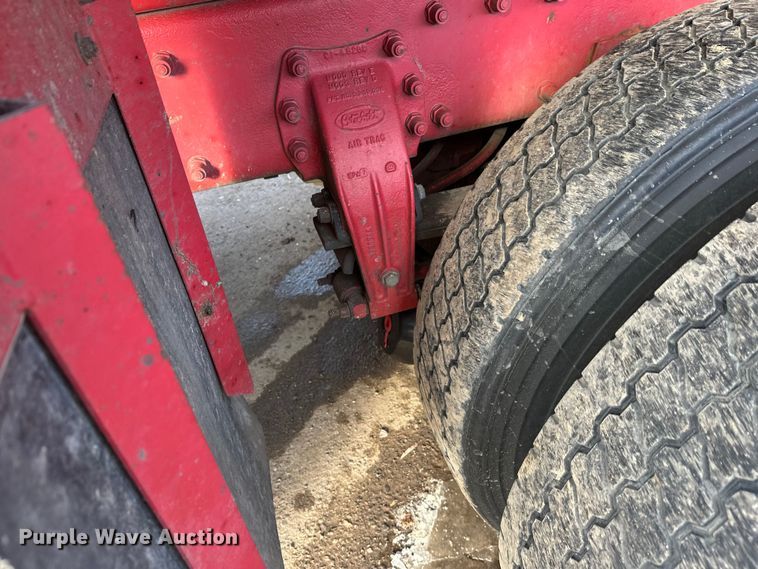 image for item FK1589 2005 Peterbilt 379 dump truck