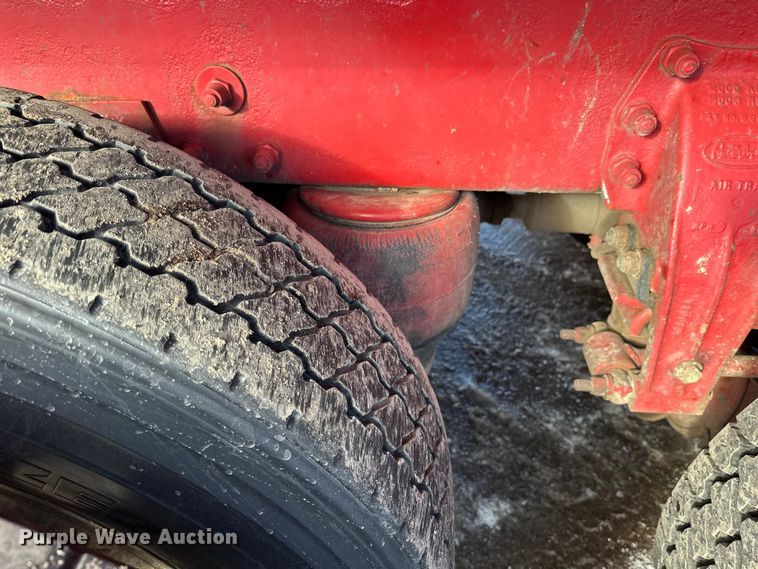 image for item FK1589 2005 Peterbilt 379 dump truck