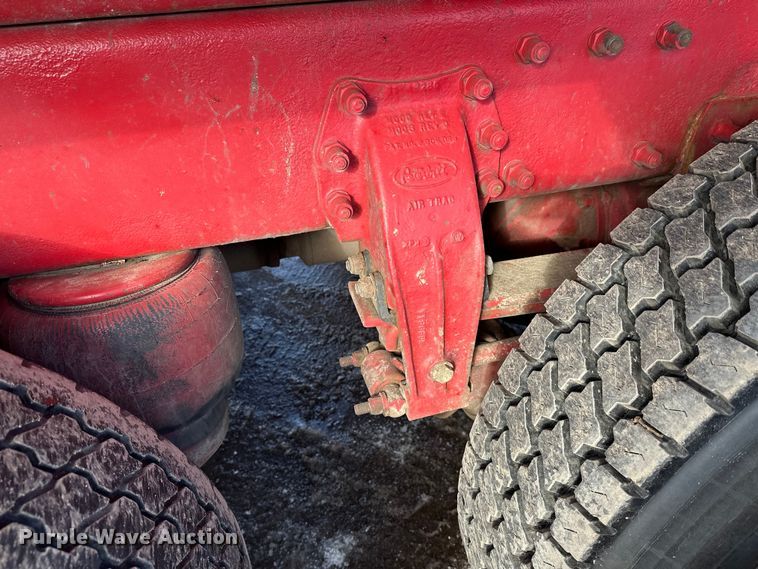 image for item FK1589 2005 Peterbilt 379 dump truck