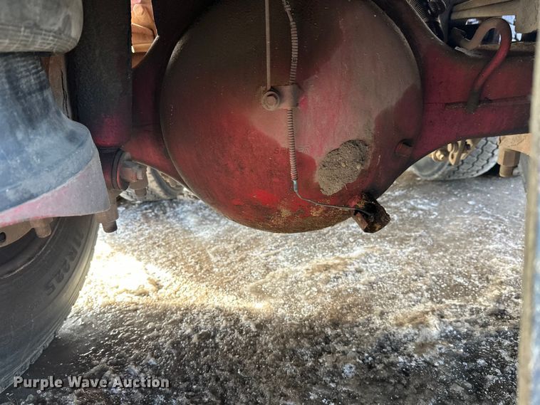 image for item FK1589 2005 Peterbilt 379 dump truck