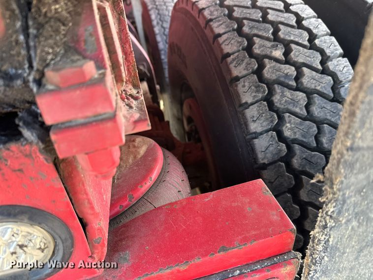 image for item FK1589 2005 Peterbilt 379 dump truck