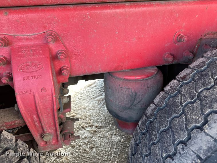 image for item FK1589 2005 Peterbilt 379 dump truck