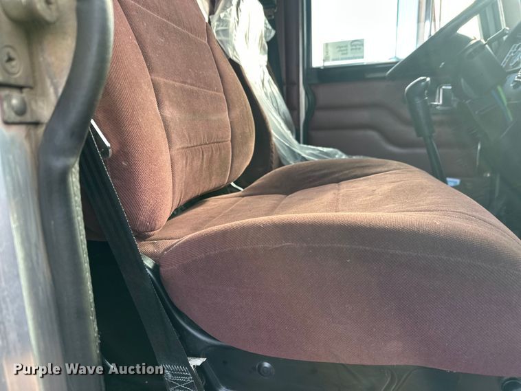 image for item FK1589 2005 Peterbilt 379 dump truck