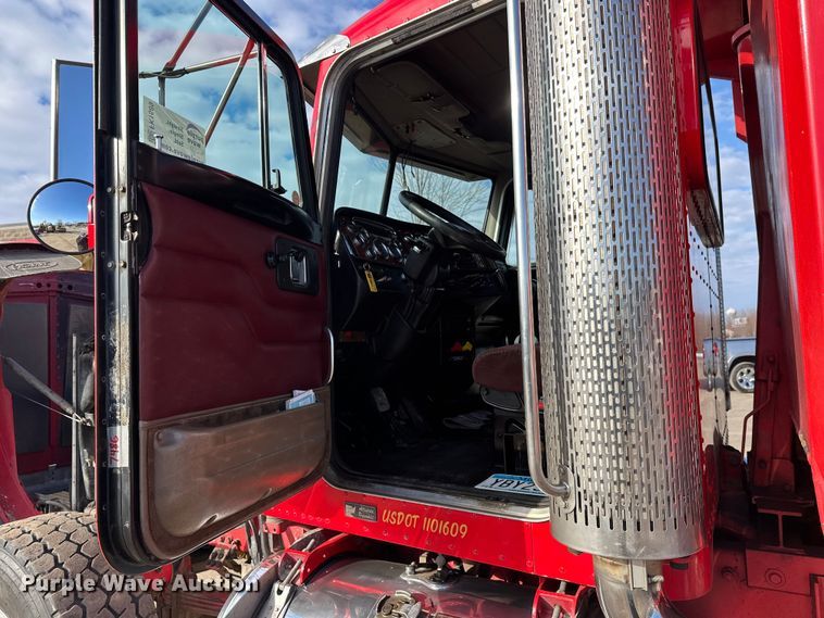 image for item FK1589 2005 Peterbilt 379 dump truck