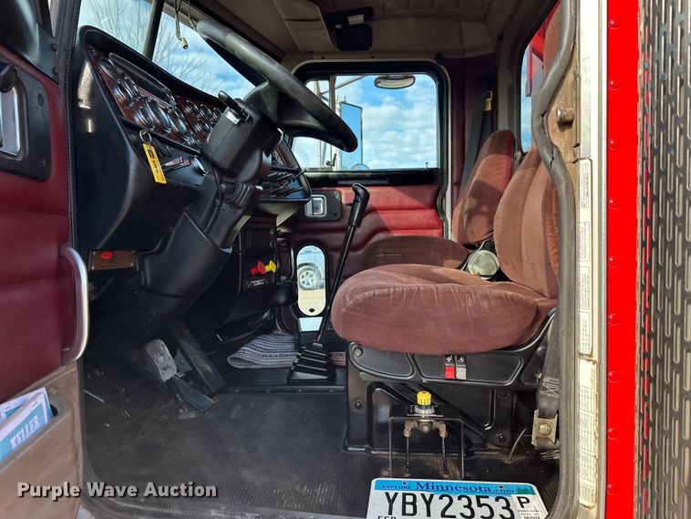 image for item FK1589 2005 Peterbilt 379 dump truck