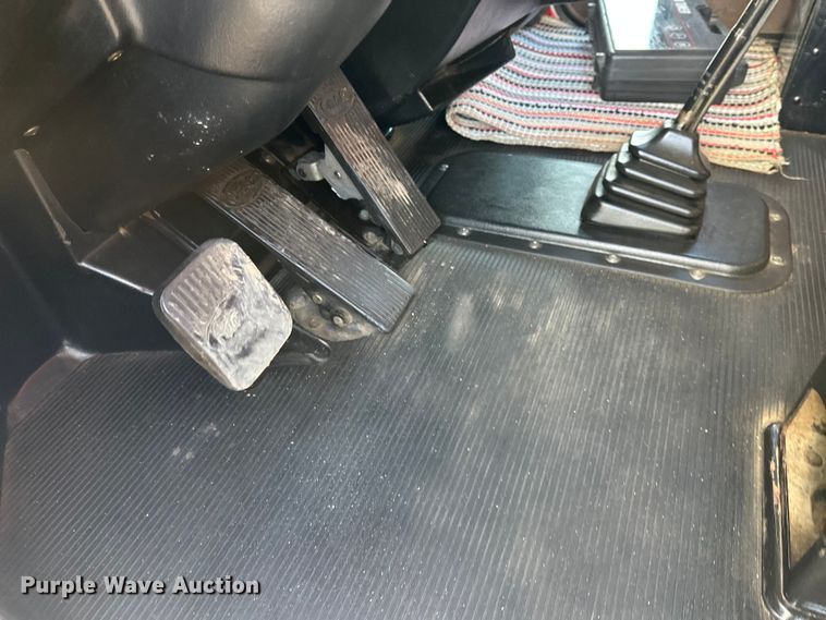 image for item FK1589 2005 Peterbilt 379 dump truck