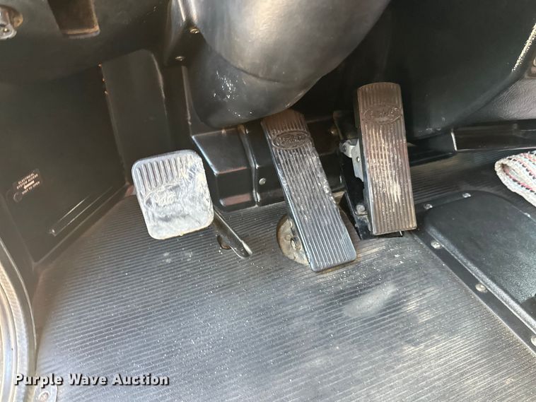 image for item FK1589 2005 Peterbilt 379 dump truck