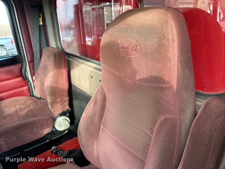 image for item FK1589 2005 Peterbilt 379 dump truck