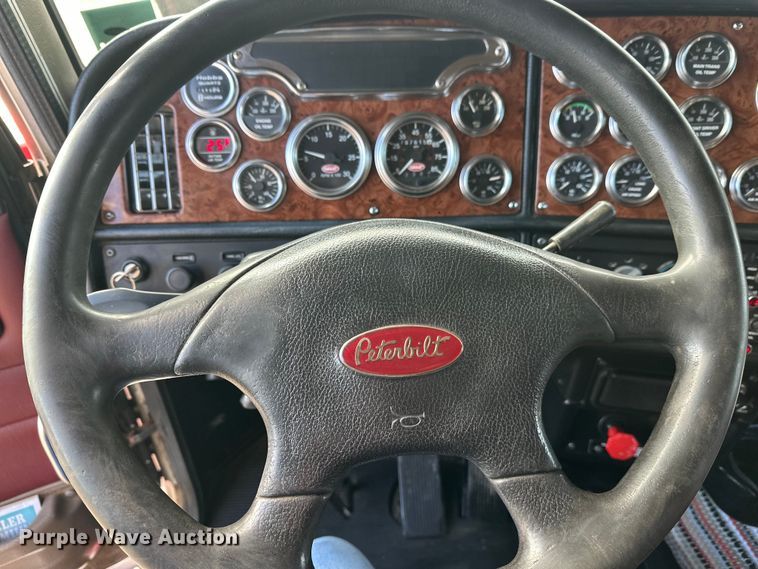 image for item FK1589 2005 Peterbilt 379 dump truck