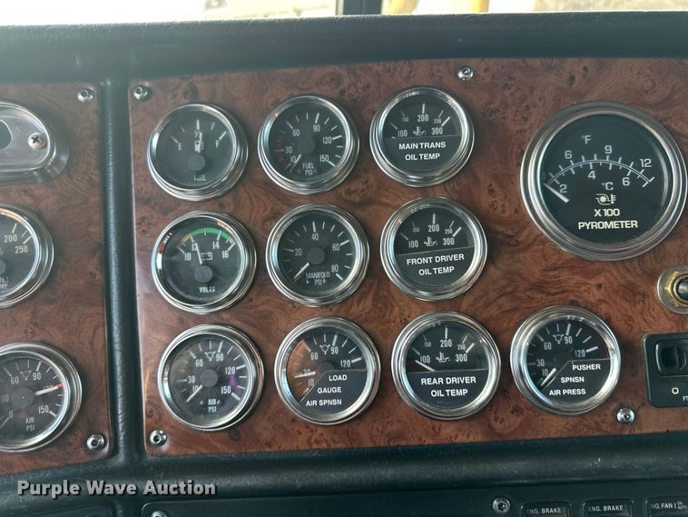 image for item FK1589 2005 Peterbilt 379 dump truck