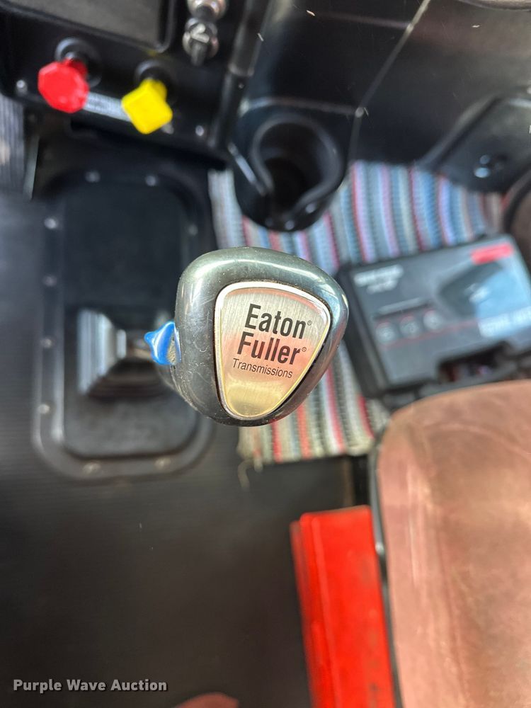 image for item FK1589 2005 Peterbilt 379 dump truck