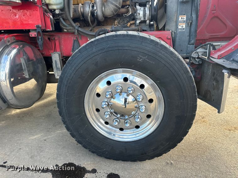 image for item FK1589 2005 Peterbilt 379 dump truck