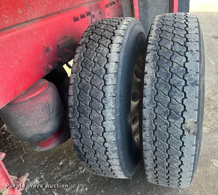 image for item FK1589 2005 Peterbilt 379 dump truck