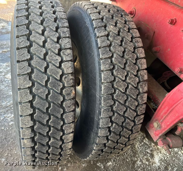 image for item FK1589 2005 Peterbilt 379 dump truck