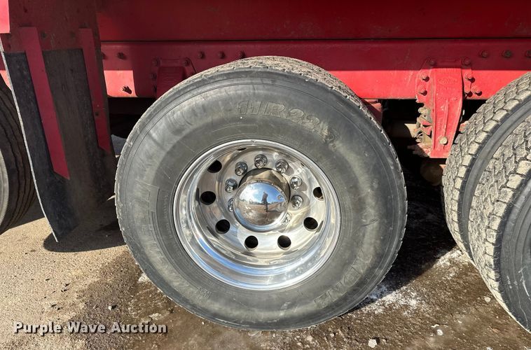 image for item FK1589 2005 Peterbilt 379 dump truck