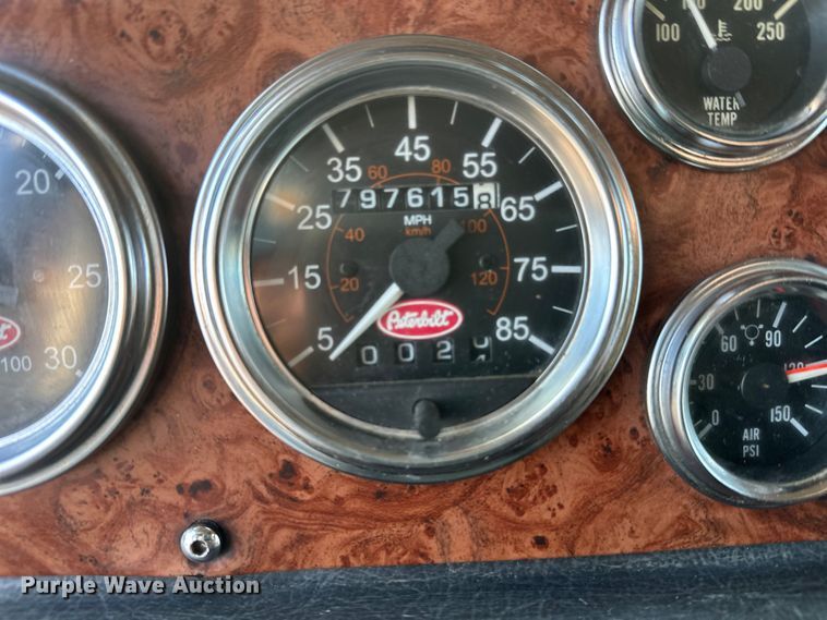 image for item FK1589 2005 Peterbilt 379 dump truck