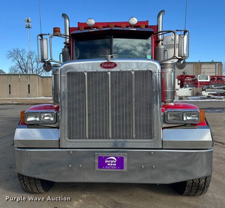image for item FK1590 2007 Peterbilt 379 dump truck