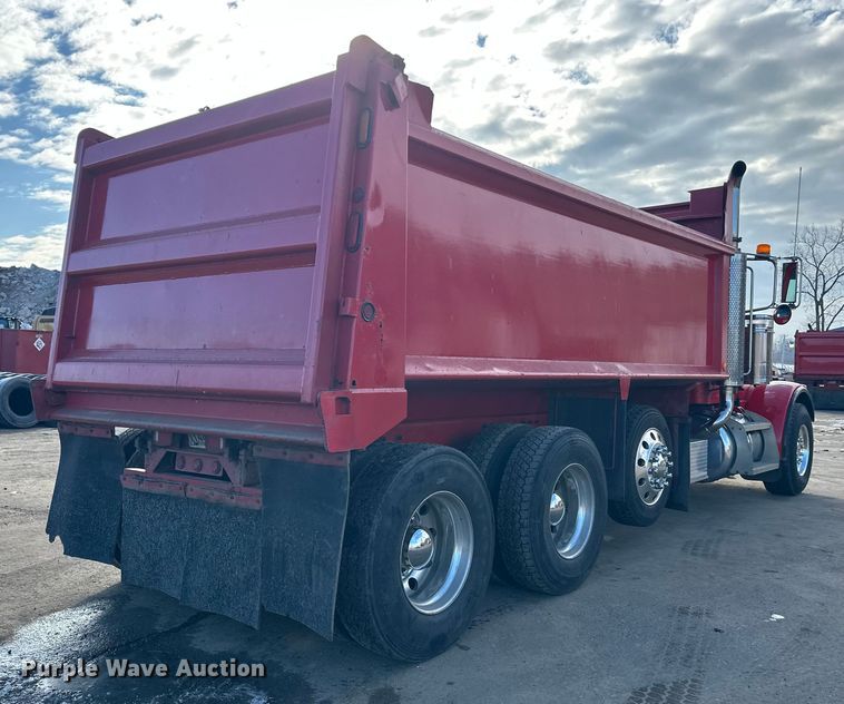 image for item FK1590 2007 Peterbilt 379 dump truck