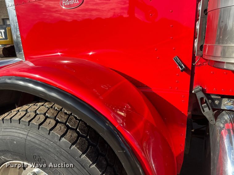 image for item FK1590 2007 Peterbilt 379 dump truck