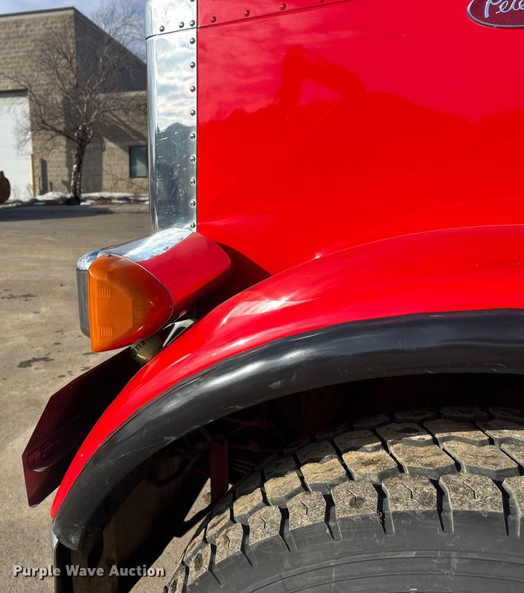 image for item FK1590 2007 Peterbilt 379 dump truck