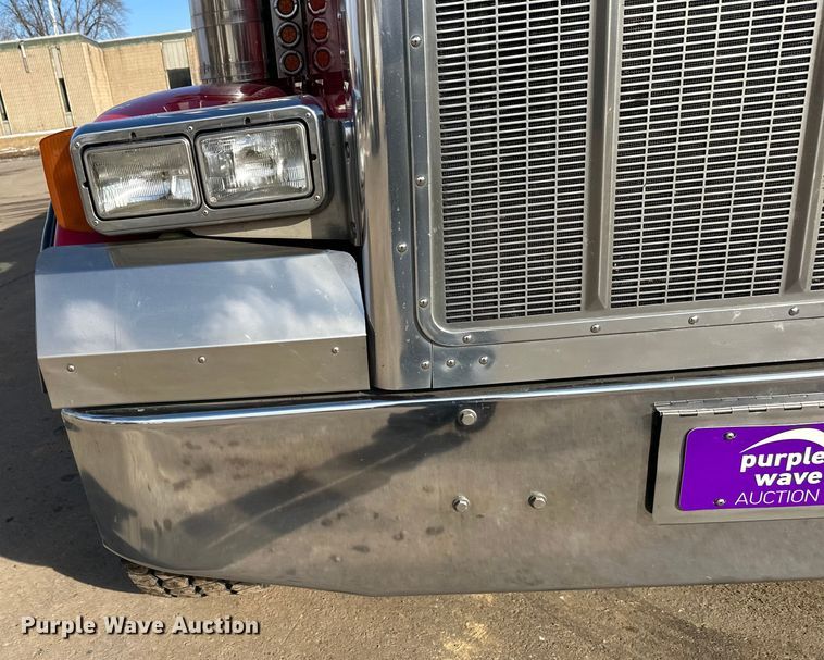 image for item FK1590 2007 Peterbilt 379 dump truck