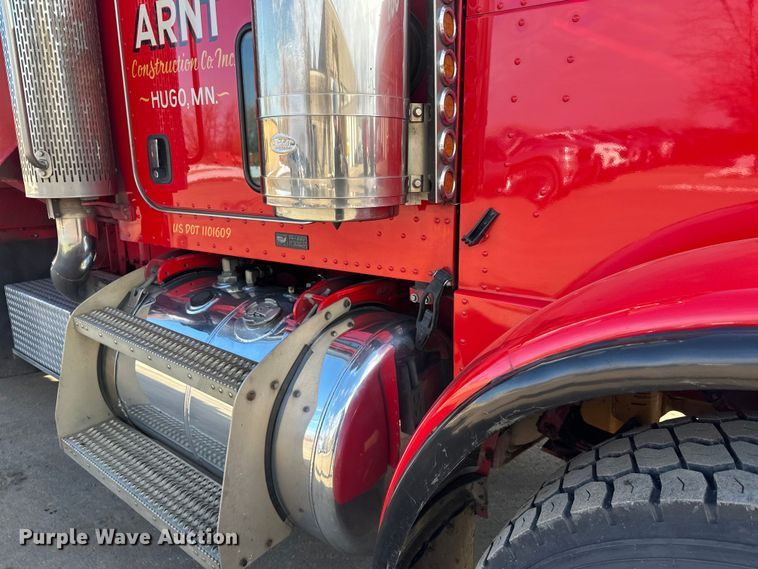 image for item FK1590 2007 Peterbilt 379 dump truck