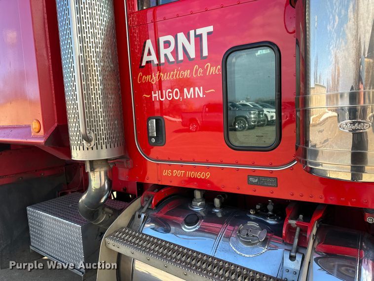 image for item FK1590 2007 Peterbilt 379 dump truck