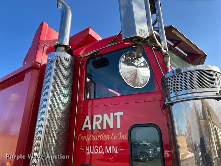 image for item FK1590 2007 Peterbilt 379 dump truck