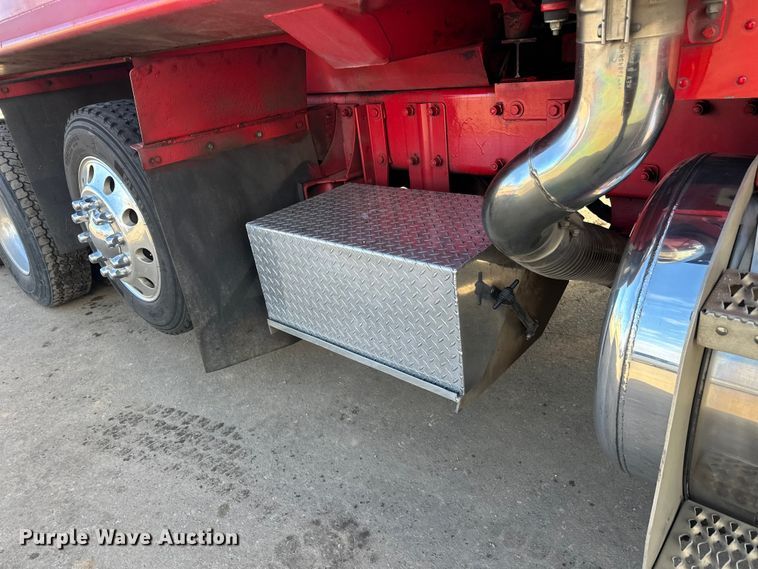 image for item FK1590 2007 Peterbilt 379 dump truck