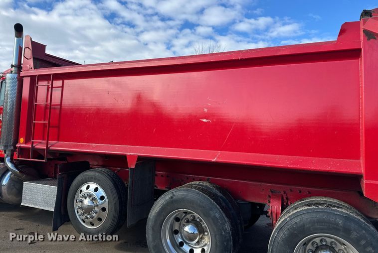 image for item FK1590 2007 Peterbilt 379 dump truck