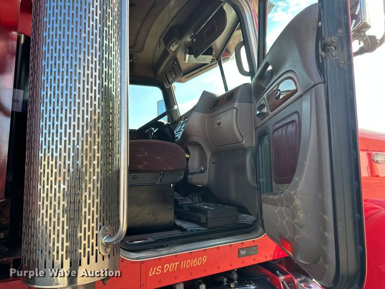 image for item FK1590 2007 Peterbilt 379 dump truck