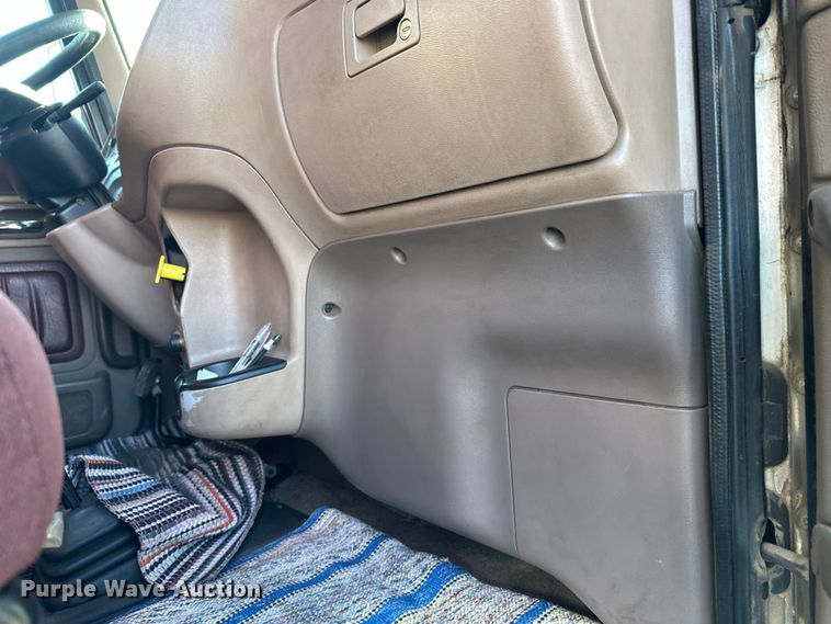 image for item FK1590 2007 Peterbilt 379 dump truck