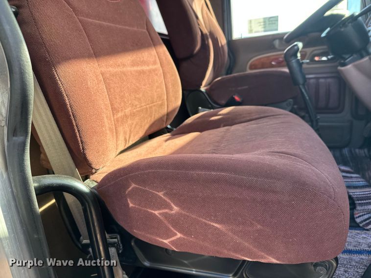 image for item FK1590 2007 Peterbilt 379 dump truck