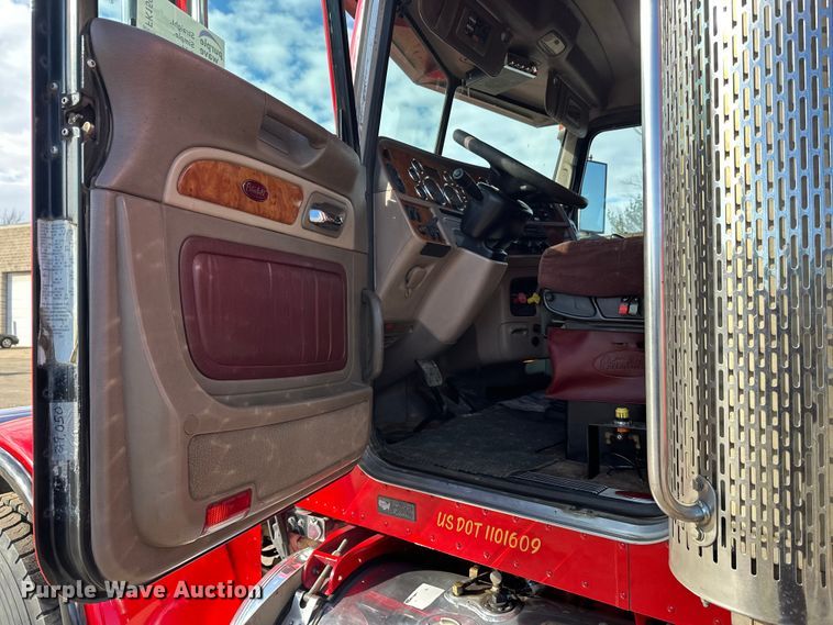 image for item FK1590 2007 Peterbilt 379 dump truck