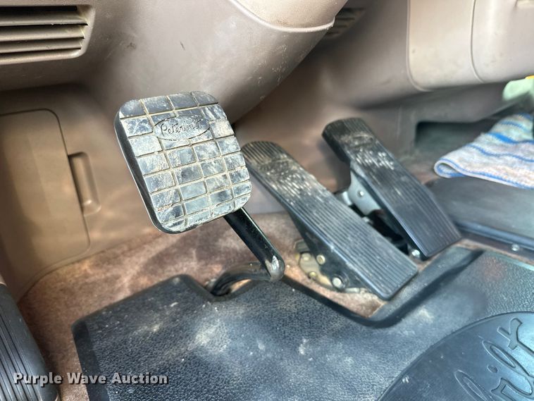 image for item FK1590 2007 Peterbilt 379 dump truck